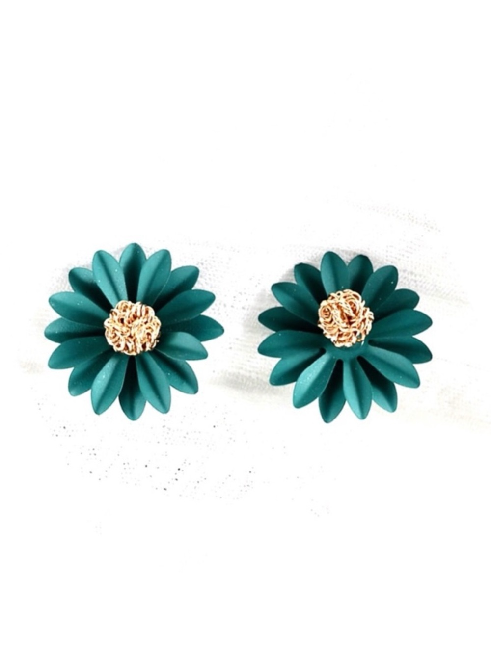 NWT Green Daisy Earrings with Gold Wire Center